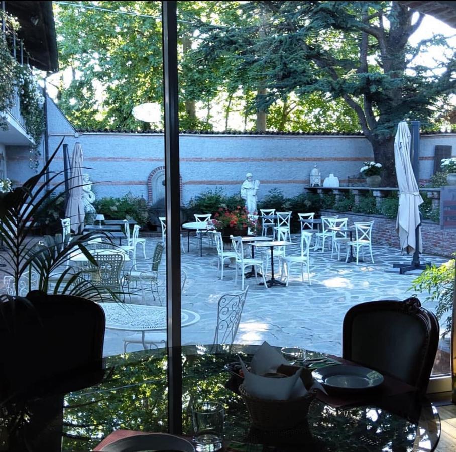 Antica Villa Cuneo- Guest House - "B&B E Non Un Hotel A Cuneo" Bagian luar foto